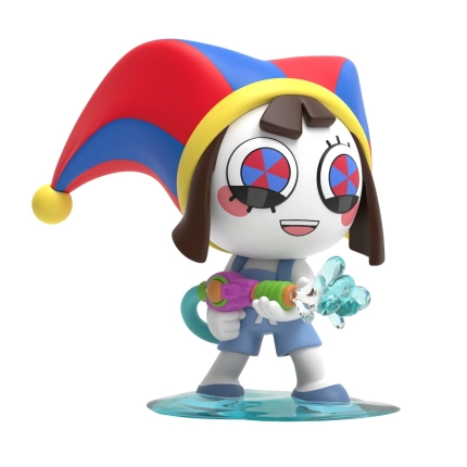 赤と青の道化師の帽子をかぶったキャラクターのフィギュア。水鉄砲を構え、瞳は赤と青の渦巻き模様