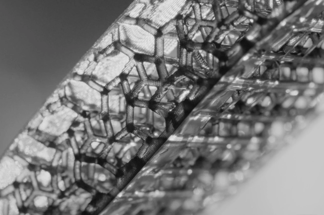 HeliXソールの構造を示す幾何学模様の画像