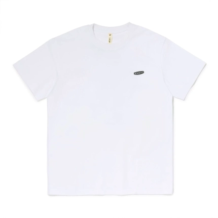 白Tシャツのフロントデザイン