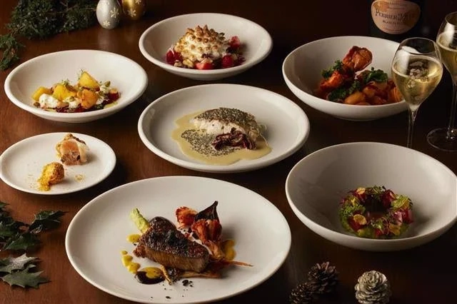 豪華なコース料理