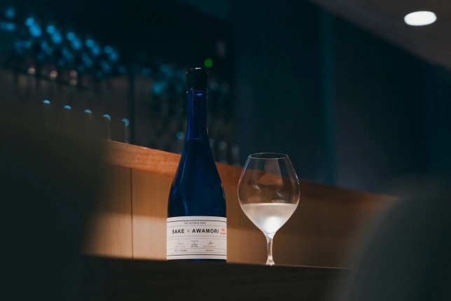 ユネスコも認めた伝統酒の融合！泡盛で仕上げる“異例のひやおろし”『SAKE×AWAMORI 大吟醸 2025 ひやおろし』が12月24日についに登場！