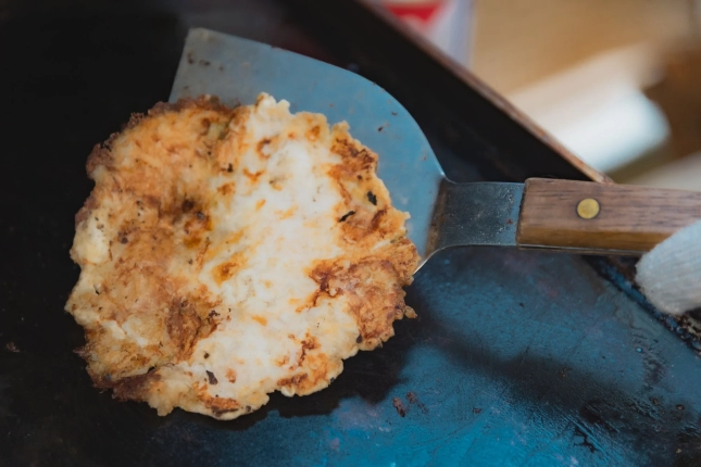 【愛知・知多半島】牡蠣小屋で「ぺったんこ！牡蠣せんべい作り体験」が期間限定で半額！家族みんなで楽しい思い出作りませんか？