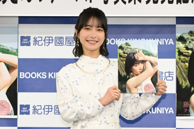 藤﨑ゆみあさんのファースト写真集「FUJISAKI YUMIA」が発売！ギリシャ・メテオラでの「初めての記憶」に詰まった感動の一冊を、おじさんも熱く語っちゃいます！
