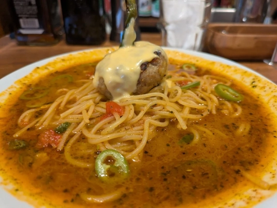 門前仲町に爆誕！おじさんも唸る“辛旨”新感覚スープパスタ「パスタラボンバ トウキョウ」が熱いぜ！