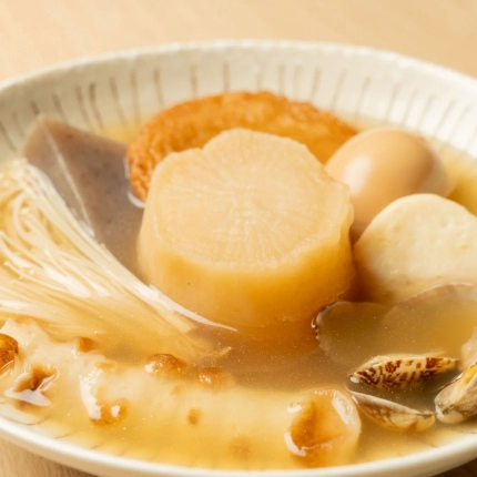 温かいおでんのクローズアップ