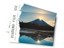 富士山のダイヤモンド富士の景観が描かれたポストカード