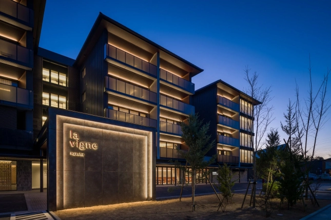 ホテル外観夜景