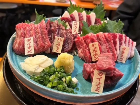 恵比寿に新名所誕生！「日本のお酒と馬肉料理 うまえびす」がリニューアルオープン！絶品A5馬肉の「刺し、焼き、握り」を体験しちゃお！