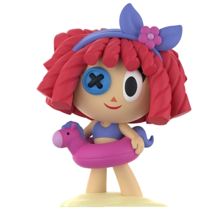 赤い巻き毛とボタンの目が特徴的なキュートなキャラクターフィギュア。青い水着を着て、ピンクのユニコーン型浮き輪を抱え、夏のビーチを思わせるポーズをとっています