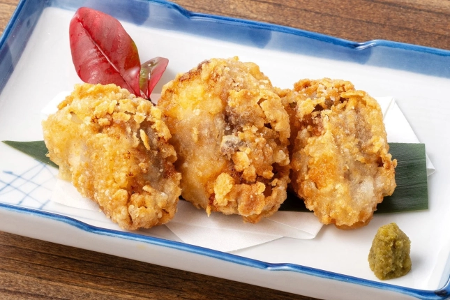 黄金色の揚げ物3つ