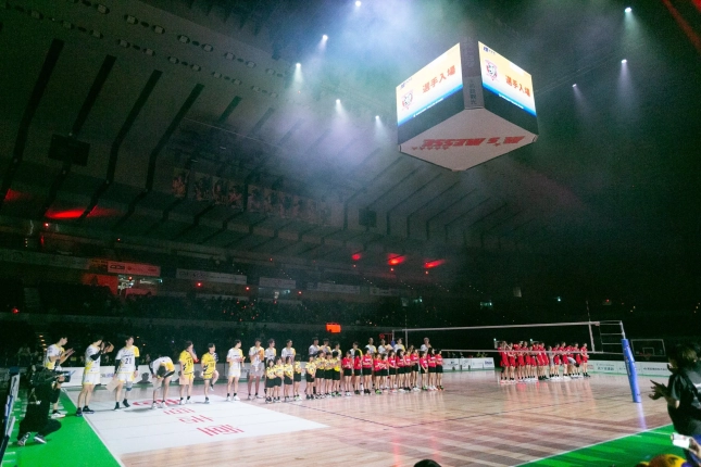 バレーボール選手入場シーン