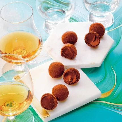 チョコレートトリュフとグラス